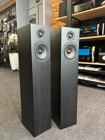 Totem Bison Tower Zwart essen (Set van 2) beschikbaar voor biedingen