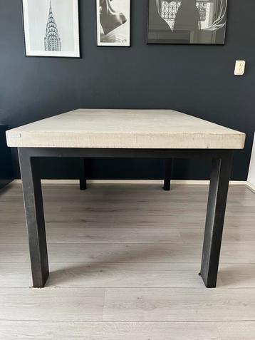 EETTAFEL betonlook XOOON beschikbaar voor biedingen