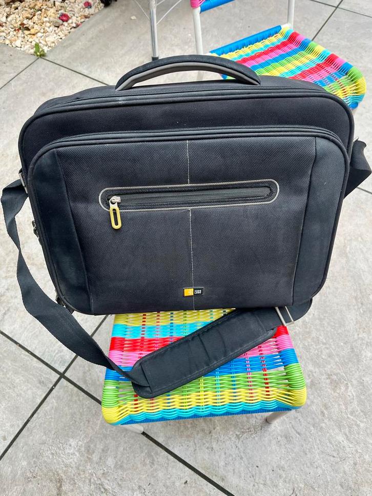 Case Logic 15 inch Laptoptas - Zo goed als nieuw!, Computers en Software, Laptoptassen, Zo goed als nieuw, Schoudertas, 15 inch