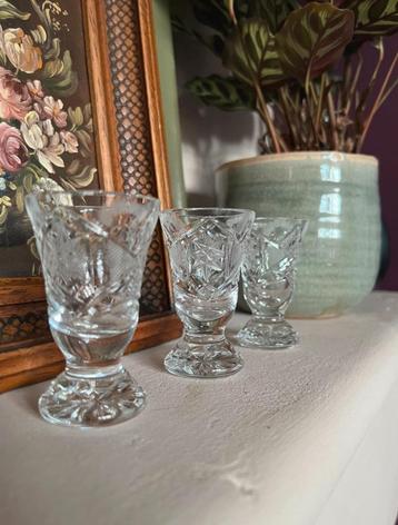 3 kristallen borrel/shot glaasjes, 7x4cm. Vintage glas fancy beschikbaar voor biedingen