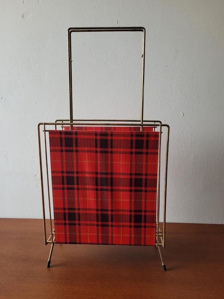 Vintage krantenrek lectuurrek krantenhouder bak houder rek, Huis en Inrichting, Woonaccessoires | Krantenbakken en Lectuurbakken
