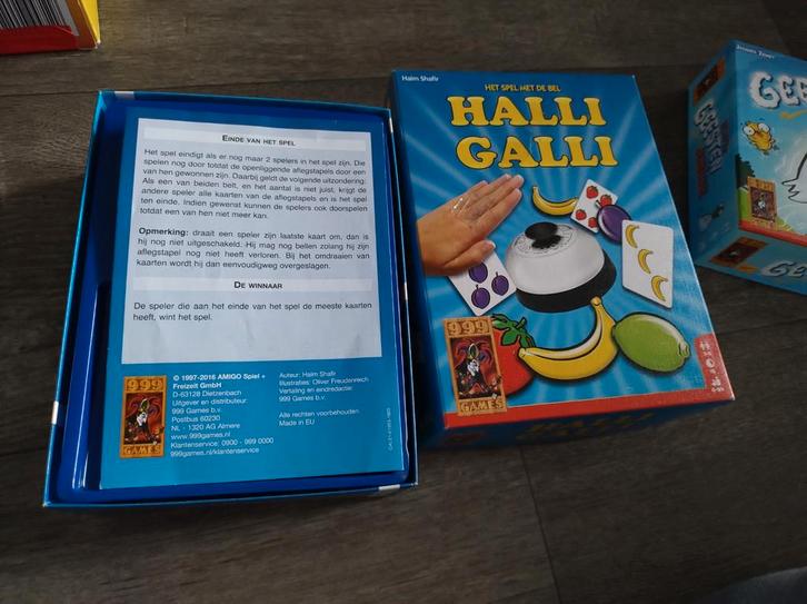Halli Galli - Snel Reactie Spel!, Hobby en Vrije tijd, Gezelschapsspellen | Kaartspellen, Zo goed als nieuw, Drie of vier spelers