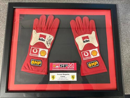 Michael schumacher hand gesigneerde handschoenen en shirts !, Verzamelen, Automerken, Motoren en Formule 1, Zo goed als nieuw