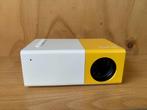 PVO LED mini projector beamer model YG300 Pro, Audio, Tv en Foto, Beamers, PVO, LED, Nieuw, Ophalen of Verzenden