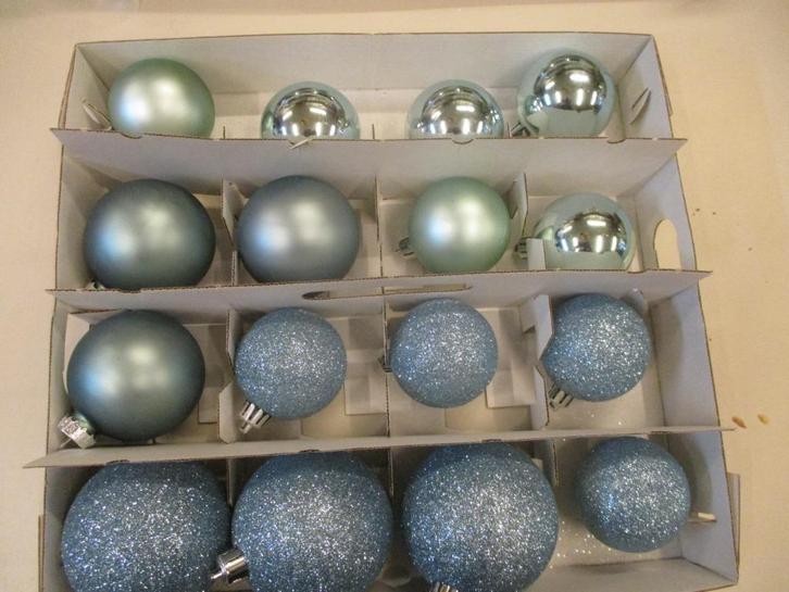 Lichtblauwe kunststof Kerstballen/figuren   (12), Diversen, Kerst, Ophalen of Verzenden