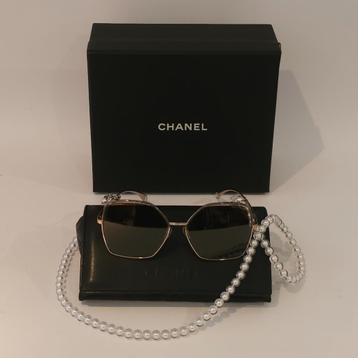 CHANEL Butterfly Pearl Chain Zonnebril 4262 beschikbaar voor biedingen