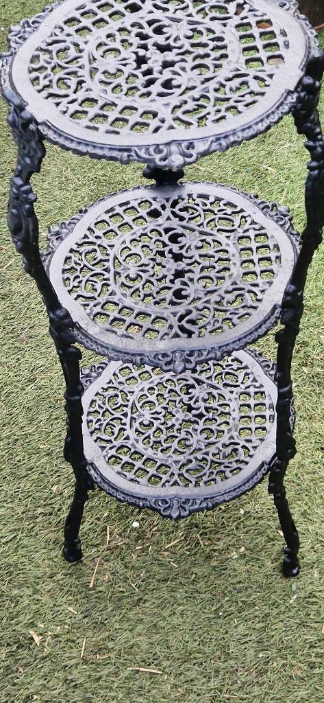 Mooie gietijzeren plantentafel (brocante), Tuin en Terras, Tuinwanddecoratie, Gebruikt, Ophalen of Verzenden
