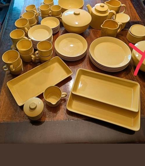 Arabia Finland Teema Geel groot servies, Antiek en Kunst, Antiek | Servies compleet, Ophalen