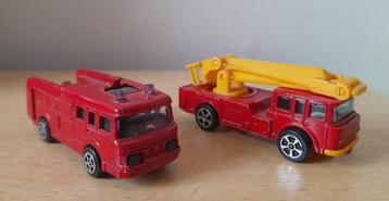 2 oude Corgi firetrucks / brandweerwagens Simon Snorkel zgan beschikbaar voor biedingen