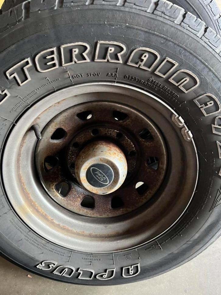 8 gaats 16 inch velgen met zeer goede banden 8x165.1 8x6.5, Auto-onderdelen, Banden en Velgen, Band(en), Zomerbanden, Ophalen