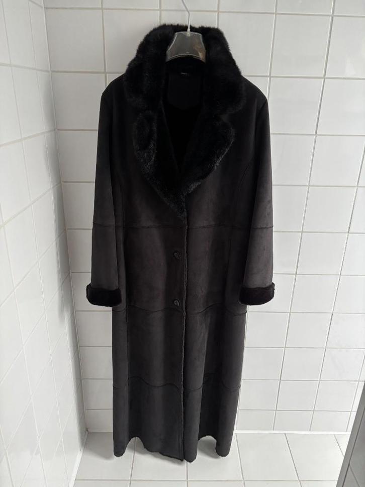 Lammy mantel van kunstbont, Kleding | Dames, Jassen | Winter, Zo goed als nieuw, Maat 38/40 (M), Zwart, Ophalen of Verzenden