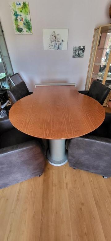 eettafel beschikbaar voor biedingen