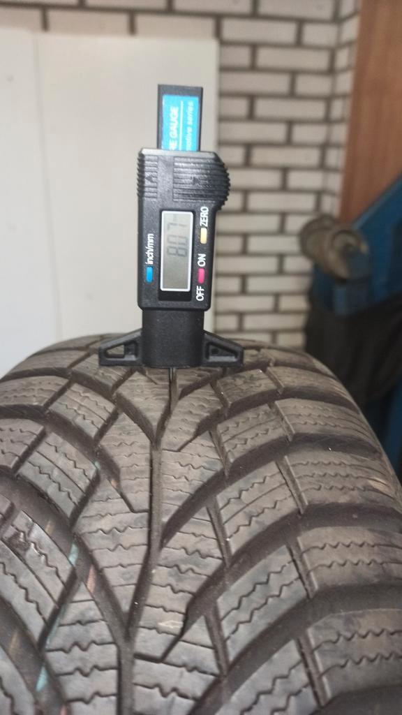 Enkele losse (1 of 2 stuks) winterbanden Continental, Auto-onderdelen, Banden en Velgen, Band(en), Winterbanden, 15 inch, 185 mm