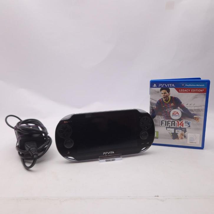 Playstation Vita PCH-1104 + Lader en FIFA 14 || Nu €199.99!, Spelcomputers en Games, Games | Sony PlayStation Vita, Zo goed als nieuw