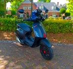 Super mooie vespa Sprint, Fietsen en Brommers, Scooters | Vespa, Ophalen, Zo goed als nieuw, Benzine