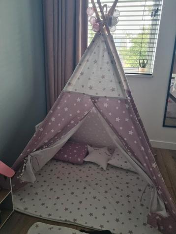 Tipi tent roze sterren vloerkleed lampjes kussens opbergzak beschikbaar voor biedingen