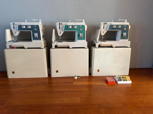 3 dezelfde Singer naaimachines met alle extra toebehoren, Hobby en Vrije tijd, Naaimachines en Toebehoren, Gebruikt, Naaimachine