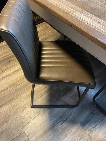 Bartafel stoel 3 voor 50 beschikbaar voor biedingen
