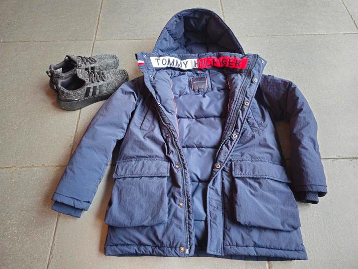 Tommy Hilfiger Winterjas Jongens Maat 152 Adidas maat 40, Kinderen en Baby's, Kinderkleding | Maat 152, Zo goed als nieuw, Jongen