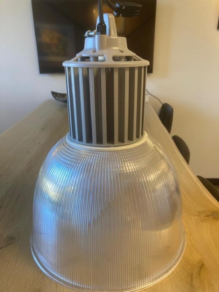 LED - winkel / showroom hanglamp industrieel, Huis en Inrichting, Lampen | Hanglampen, Zo goed als nieuw, Minder dan 50 cm, Kunststof