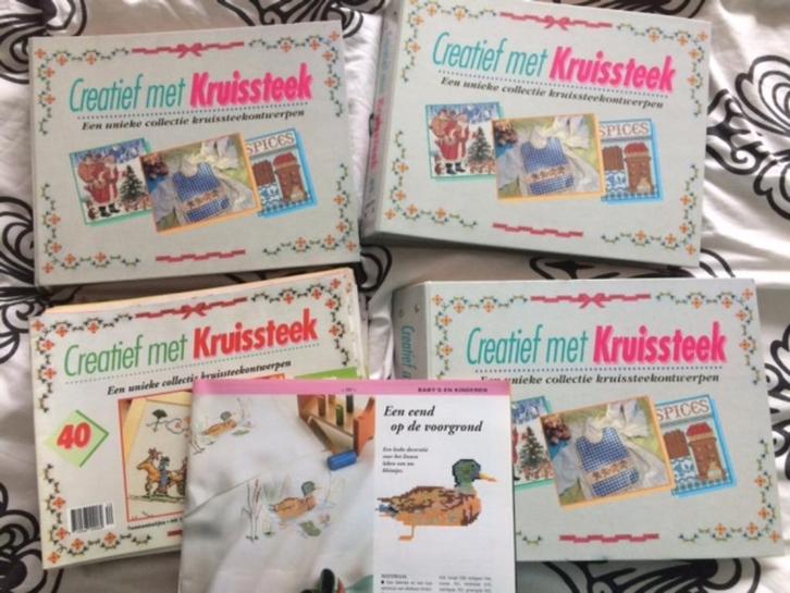 64 nummers creatief met kruissteek incl 3 opbergmappen, Hobby en Vrije tijd, Borduren en Borduurmachines, Zo goed als nieuw, Patroon