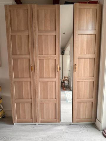 Large oak-look wardrobe with mirror – excellent condition beschikbaar voor biedingen