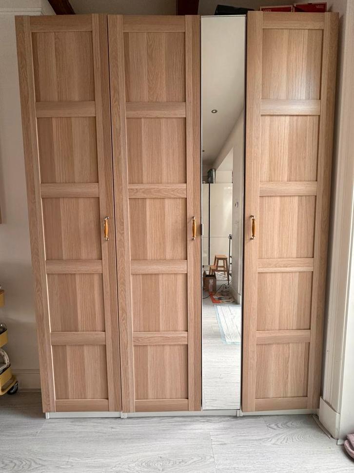 Large oak-look wardrobe with mirror – excellent condition, Huis en Inrichting, Slaapkamer | Complete slaapkamers, Zo goed als nieuw
