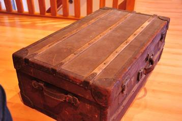 Authentieke Antieke Grote hutkoffer uit periode 1899 - 1915 beschikbaar voor biedingen