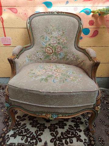 Louis XV Stijl Fauteuil met Bloempatroon beschikbaar voor biedingen