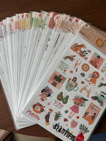 Te Koop 88 vellen nieuwe Embossed stickers beschikbaar voor biedingen
