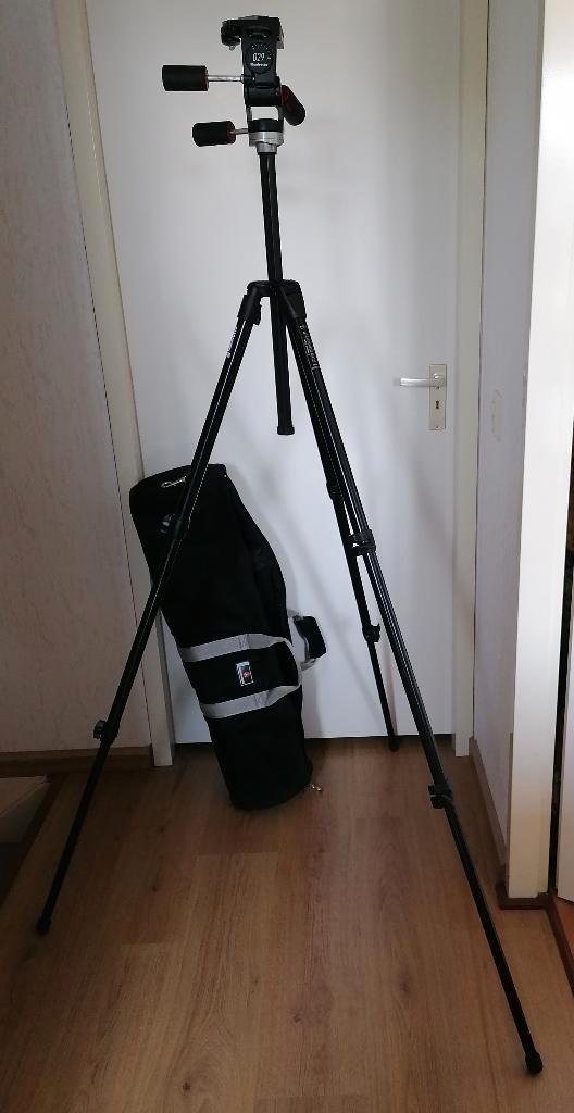 Manfrotto fotostatief & balhoofd z.g.a.n., Audio, Tv en Foto, Fotografie | Statieven en Balhoofden, Zo goed als nieuw, Driepoot