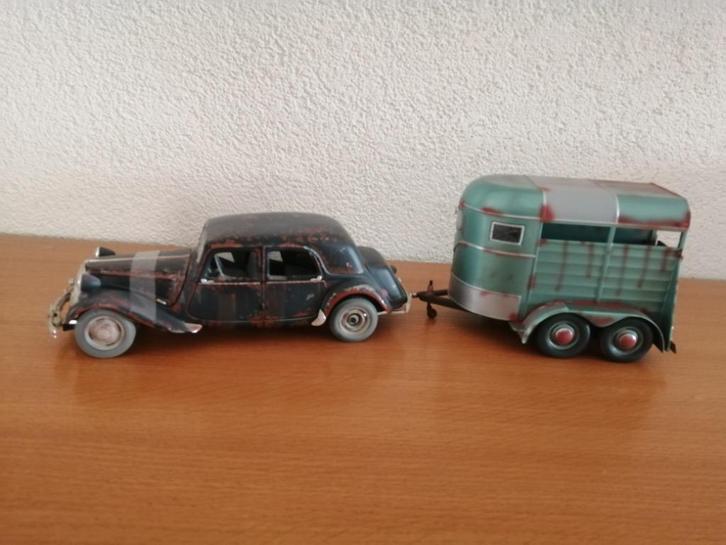 Citroen 15 CV 6 cyl 1953 + horse trailer 1954 MCC weathered, Hobby en Vrije tijd, Modelauto's | 1:18, Nieuw, Auto, Maisto, Ophalen of Verzenden