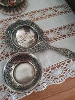 Prachtig verzilverd theezeefje met lekbakje van GERO,, Antiek en Kunst, Antiek | Goud en Zilver, Ophalen of Verzenden