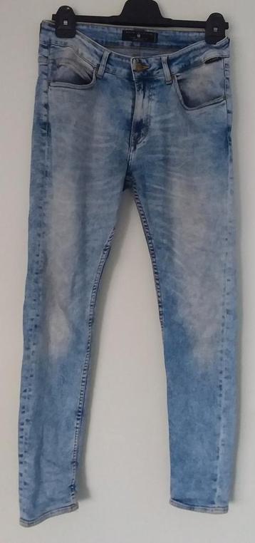 Zara Man Denim broek. Maat S.

 beschikbaar voor biedingen