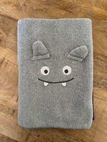 Grijze kinderhanddoek met monster gezicht 100x75cm beschikbaar voor biedingen