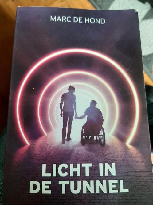 Marc de Hond - Licht in de tunnel, Boeken, Overige Boeken, Zo goed als nieuw, Ophalen of Verzenden