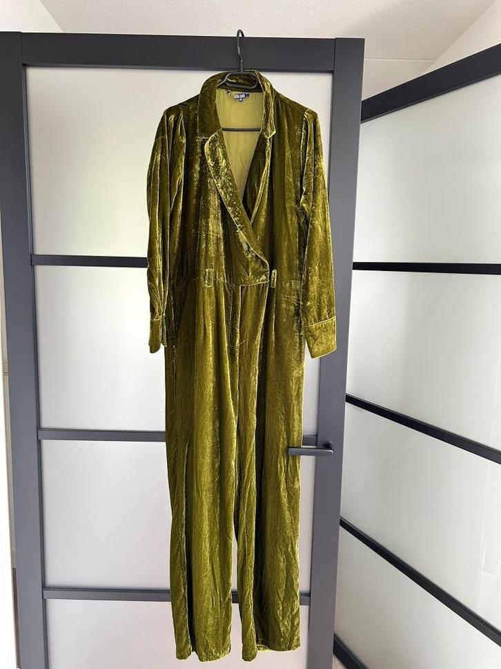 King Louie maat 40 groene velvet jumpsuit 2531, Kleding | Dames, Jumpsuits, Zo goed als nieuw, Maat 38/40 (M), Groen, Ophalen of Verzenden