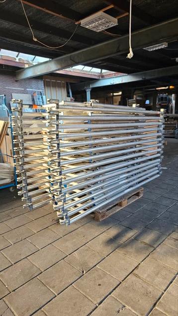 Voorloopleuningen Skyworks 245 beschikbaar voor biedingen
