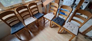 6 eikenhouten eetkamerstoelen beschikbaar voor biedingen