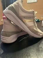 Versace sneaker wit met goud origineel, Kleding | Dames, Schoenen, Ophalen, Wit, Versace, Sneakers of Gympen