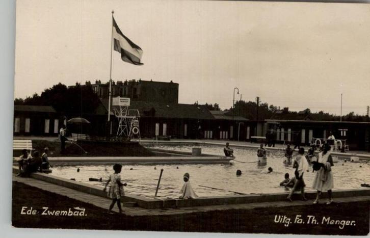 Ede Zwembad  FOTOKAART Th. Manger, Verzamelen, Ansichtkaarten | Nederland, Ongelopen, Gelderland, 1920 tot 1940, Verzenden