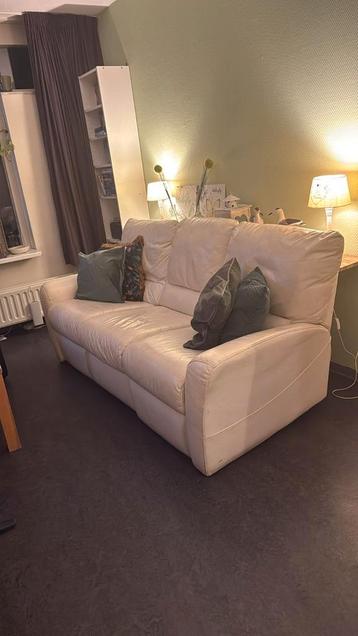 Beige bank met verstelbare stoelen 50 eur