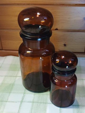 Apothekerspotten Bruin glas met ronde(2)en platte deksel (6) beschikbaar voor biedingen