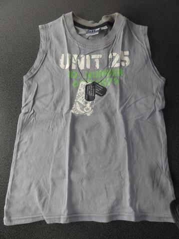 Hemd / mouwloos shirt maat 104 / 110 jongen beschikbaar voor biedingen