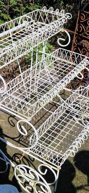 Super mooie Victoriaanse stijl planten standaard (brocante) beschikbaar voor biedingen