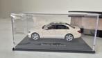 Mercedes Benz E-klasse Diamond White, Kyosho. 7C15, Hobby en Vrije tijd, Modelauto's | 1:43, Tweedehands verkoop, Gebruikt, Auto