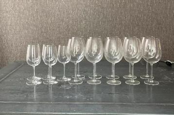 Wijnglazen set witte (5 stuks) & rode wijn (10 stuks) beschikbaar voor biedingen