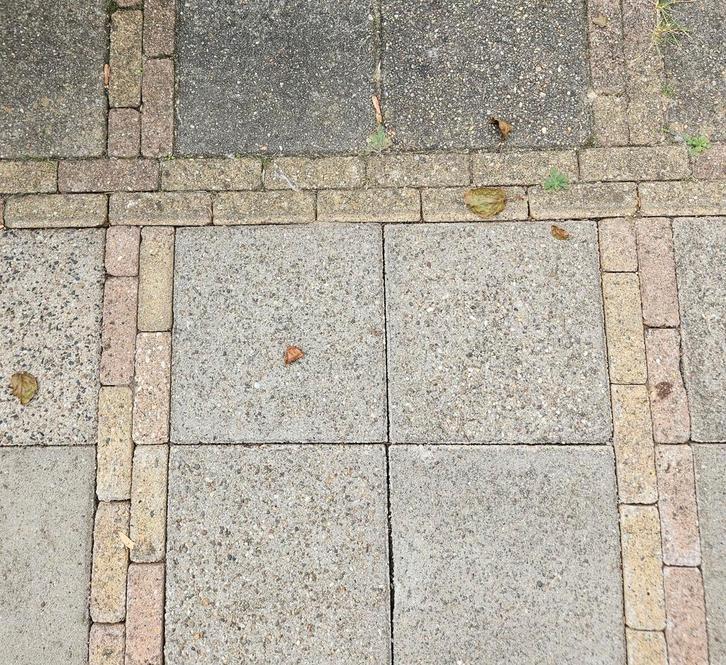 Stoeptegels 30x30 en klinkers gratis af te halen, Tuin en Terras, Tegels en Klinkers, Gebruikt, Terrastegels, Beton, Ophalen