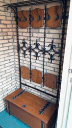 Antieke kapstok met dekenkist ijzer hout brocante eiken, Wandkapstok, Gebruikt, Ophalen of Verzenden, Minder dan 100 cm