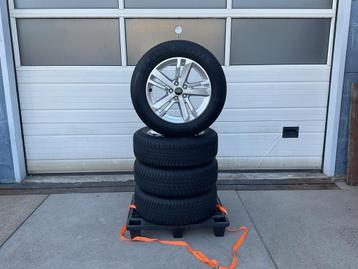 Audi Q 3.  F 3.  Continental.  Winterset.  215 - 65 - 17. beschikbaar voor biedingen